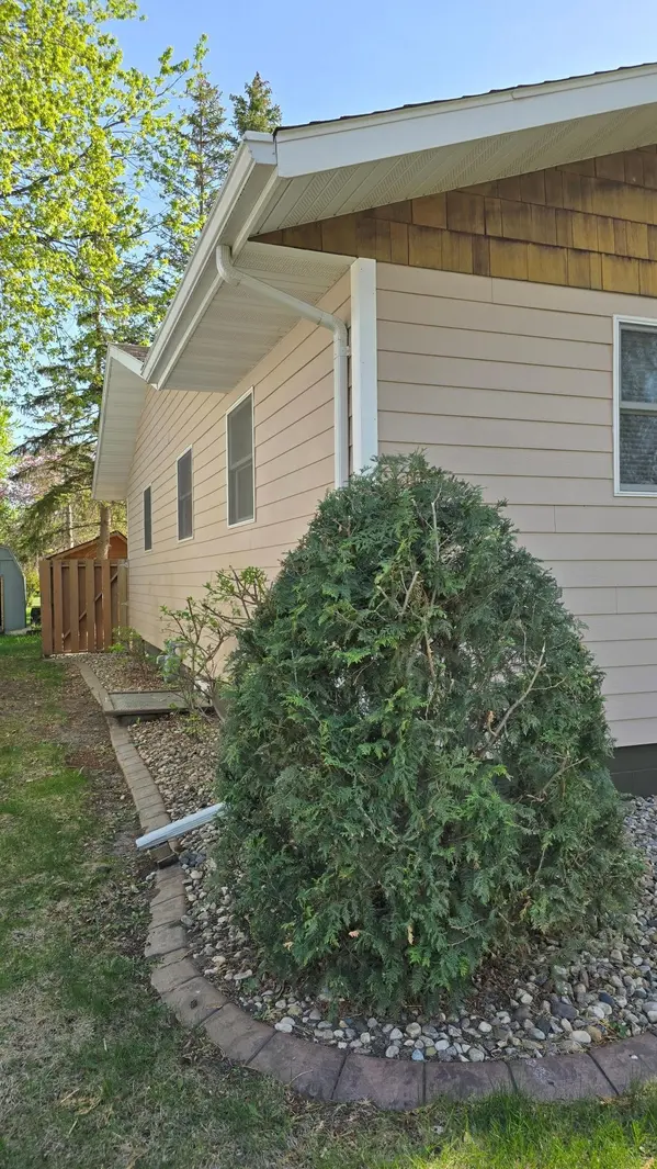 109 Gray PL W, Marshall, MN 56258