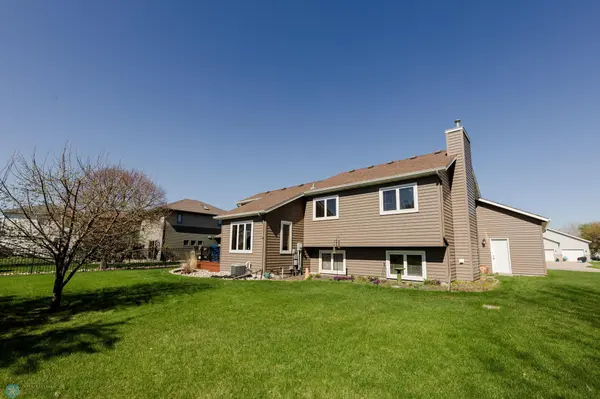 447 Clearview CT, Moorhead, MN 56560