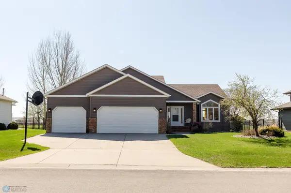 447 Clearview CT, Moorhead, MN 56560