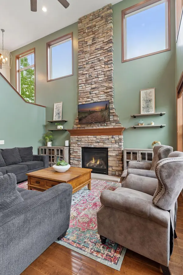 11200 Walnut LN, Woodbury, MN 55129