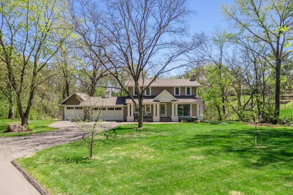12713 Twelve Oaks DR, Minnetonka, MN 55305