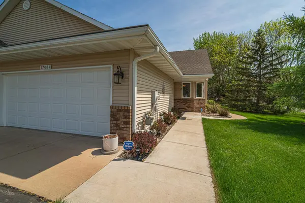 17081 Pheasant Meadow LN SW, Prior Lake, MN 55372