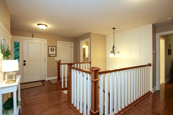 966 Rolling Greens LN NW, Hutchinson, MN 55350