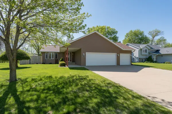2176 Eagle Ridge DR,  North Mankato,  MN 56003