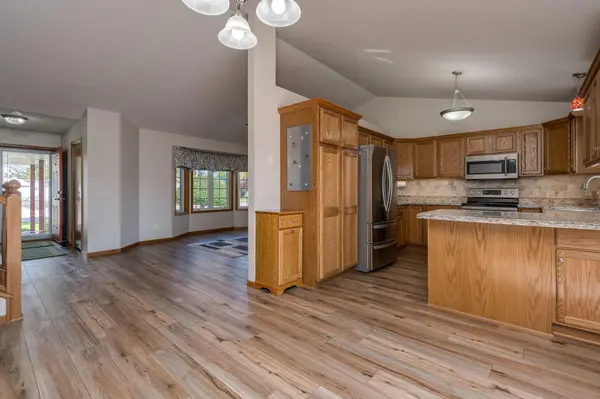 2176 Eagle Ridge DR, North Mankato, MN 56003