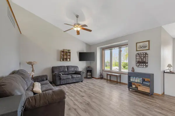 324 Cedar Trail DR, Le Sueur, MN 56058