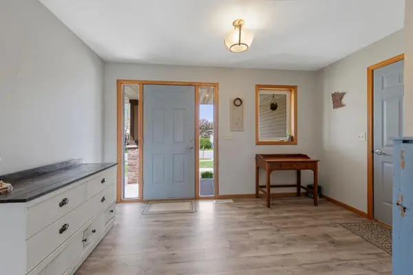 324 Cedar Trail DR, Le Sueur, MN 56058