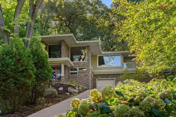 2200 Black Oak DR, Minnetonka, MN 55305