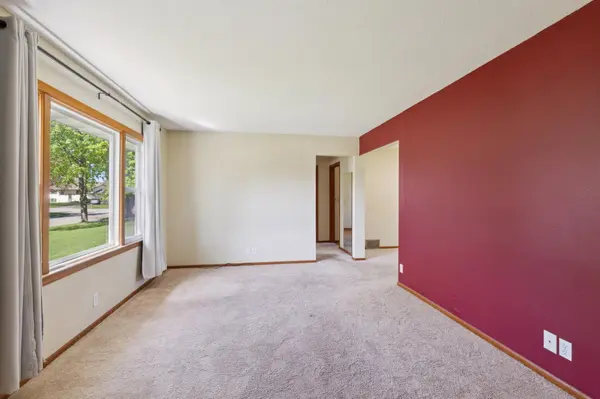 229 Strese LN, Apple Valley, MN 55124