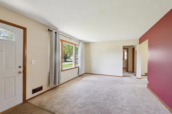 229 Strese LN, Apple Valley, MN 55124