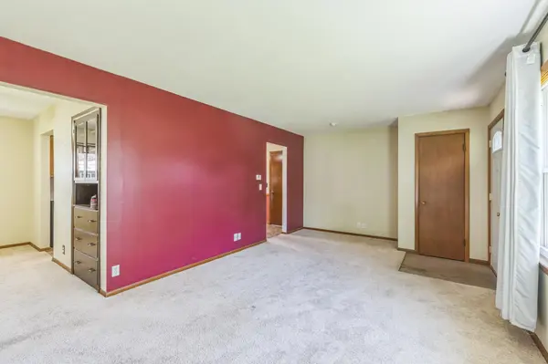 229 Strese LN, Apple Valley, MN 55124