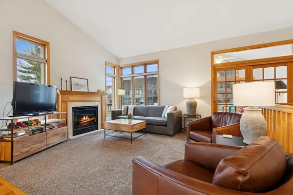 14331 Peninsula Point DR, Savage, MN 55378