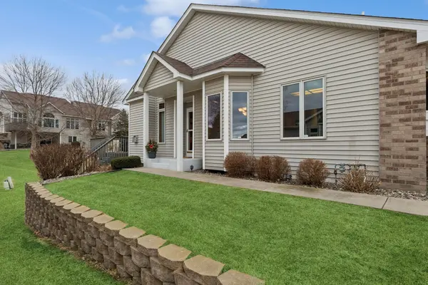 14331 Peninsula Point DR, Savage, MN 55378