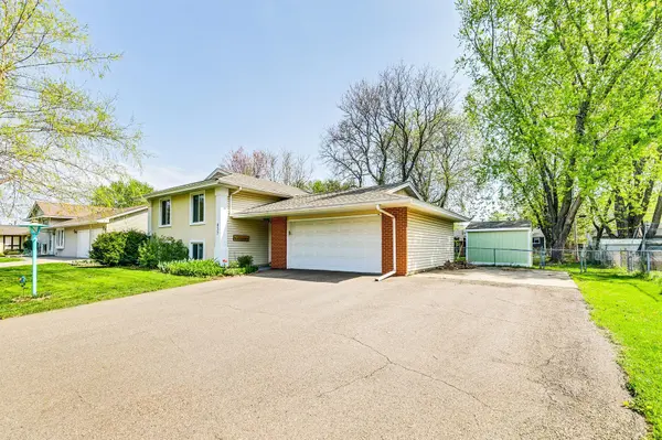 837 Cortland DR, Apple Valley, MN 55124