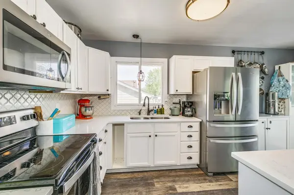 837 Cortland DR, Apple Valley, MN 55124