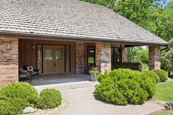 10301 Stanley CIR, Bloomington, MN 55437
