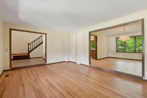 10301 Stanley CIR, Bloomington, MN 55437