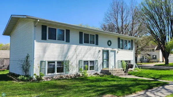 1420 6th AVE N, Moorhead, MN 56560