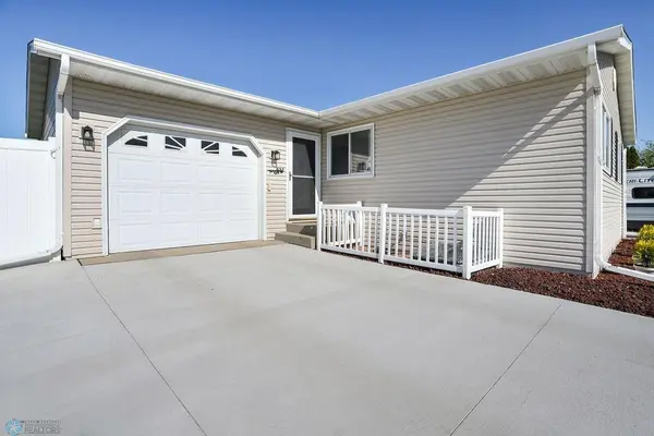 632 22nd ST E, West Fargo, ND 58078