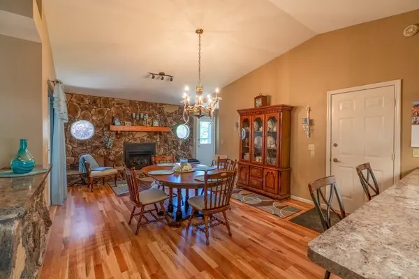 402 2nd AVE SE, Mapleton, MN 56065