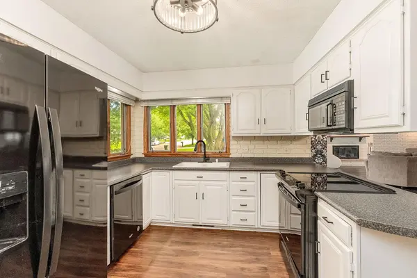 522 S Fairview DR, Luverne, MN 56156