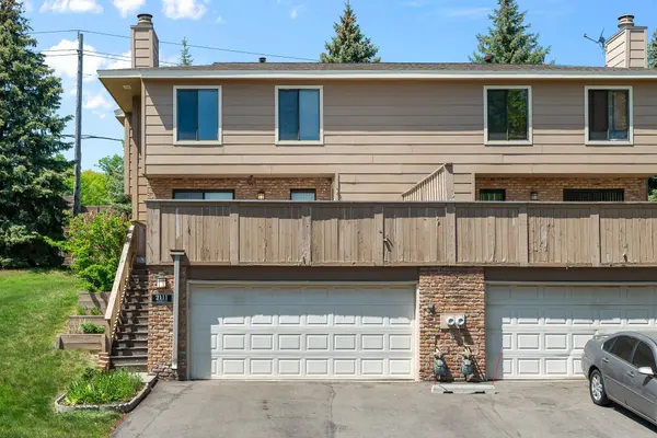 2111 Tamarin TRL, Golden Valley, MN 55427