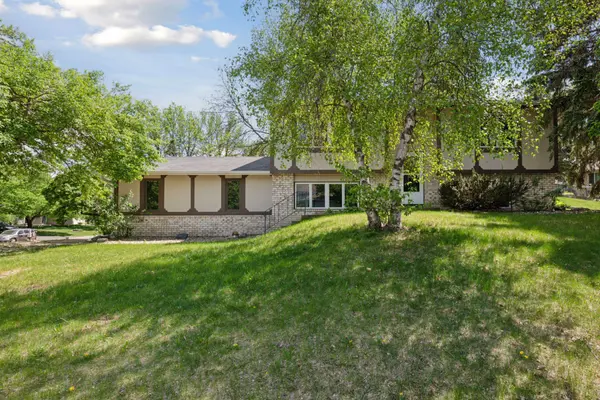 17427 Cherry DR, Eden Prairie, MN 55346