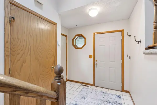 4049 Stockdale DR, Vadnais Heights, MN 55127