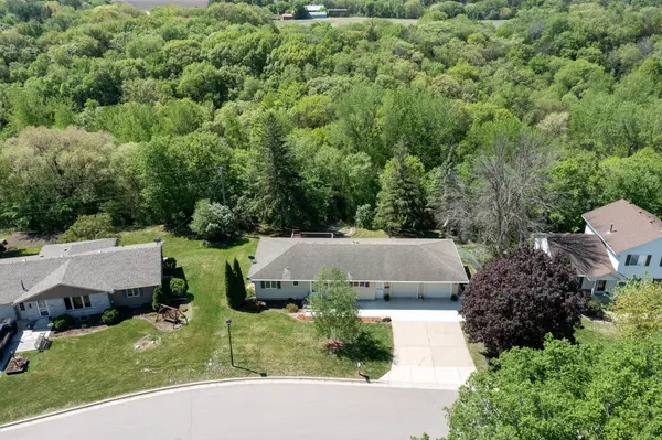 101 Sunset DR, Belle Plaine, MN 56011