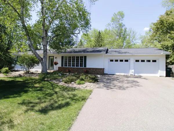 1901 Chestnut DR, Hudson, WI 54016