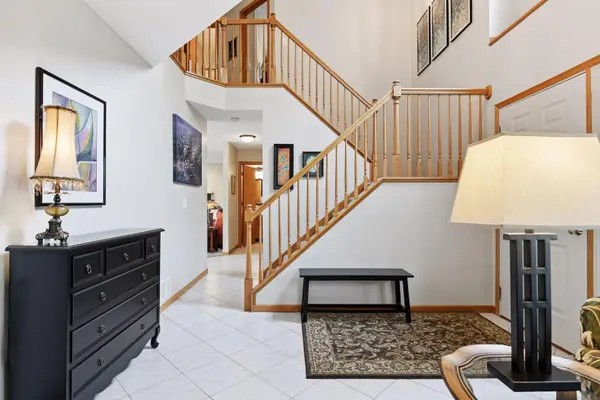 2715 Autumn Woods DR, Chaska, MN 55318
