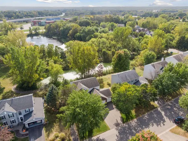 2715 Autumn Woods DR, Chaska, MN 55318