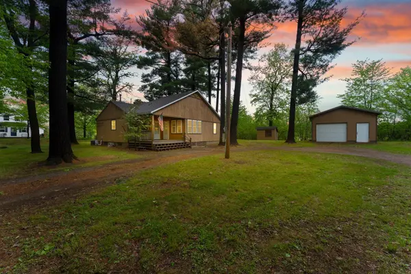 423 Cypress AVE N, Braham, MN 55006