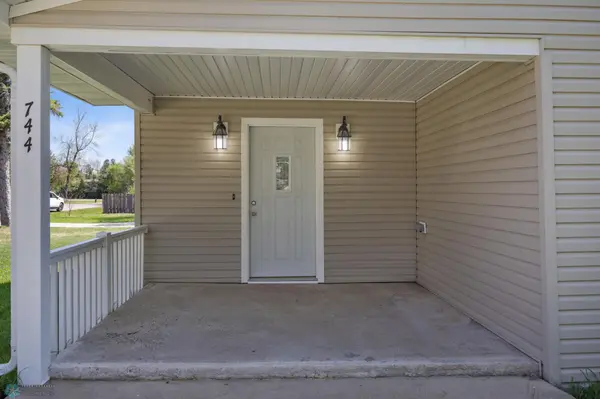 744 4th ST S, Casselton, ND 58012