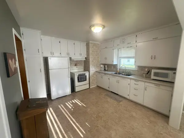 810 E Broadway, Little Falls, MN 56345