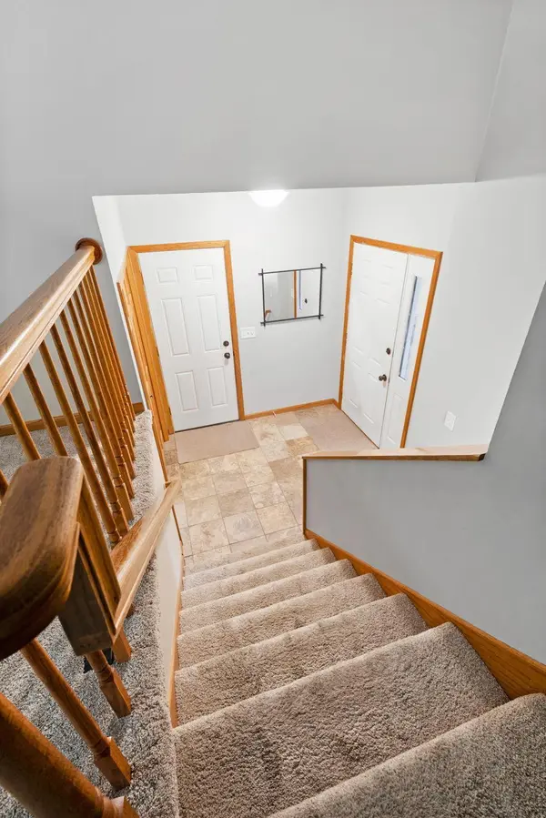 112115 Haering CIR, Chaska, MN 55315
