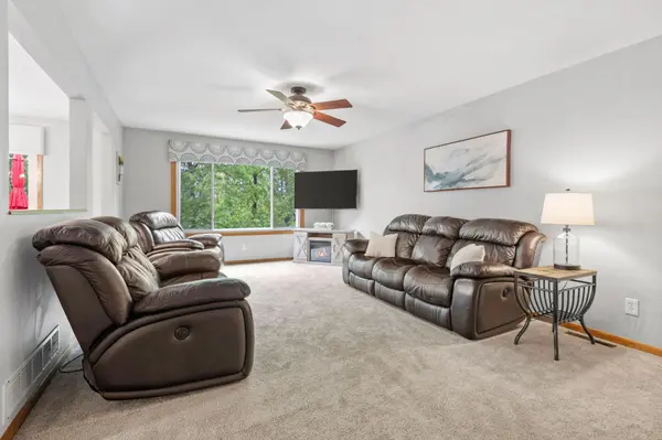 112115 Haering CIR, Chaska, MN 55315