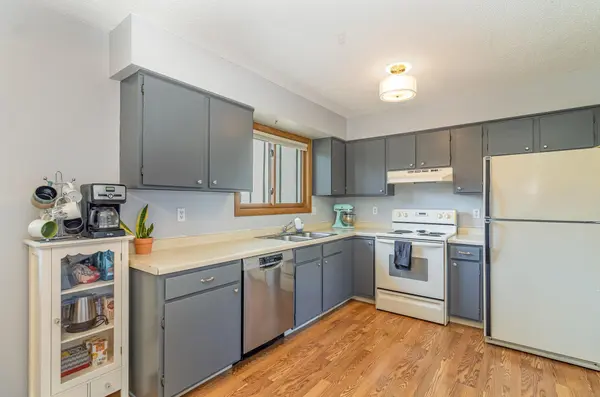 6872 Grenwich LN N, Oakdale, MN 55128