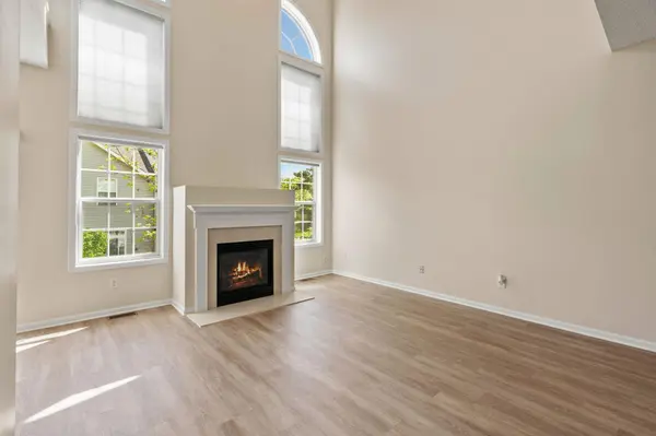 1353 White Oak DR, Chaska, MN 55318