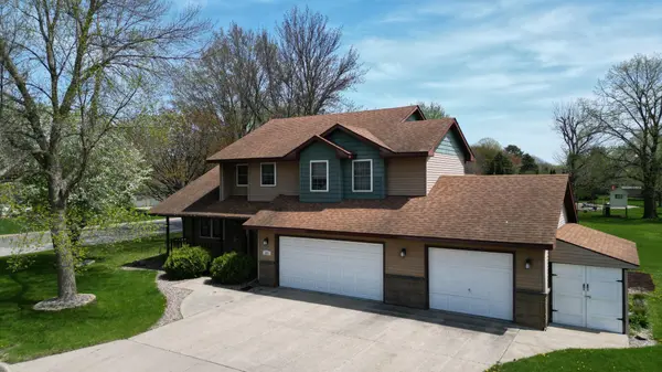 321 Memorial DR SW, Blooming Prairie, MN 55917
