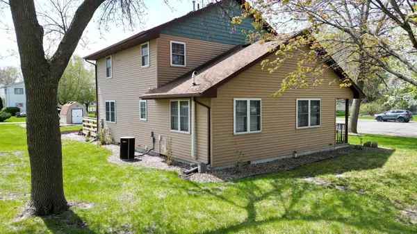 321 Memorial DR SW, Blooming Prairie, MN 55917