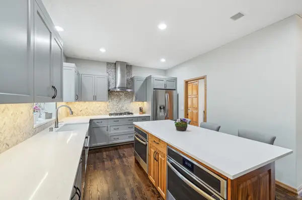 8043 Spruce TRL, Eden Prairie, MN 55347