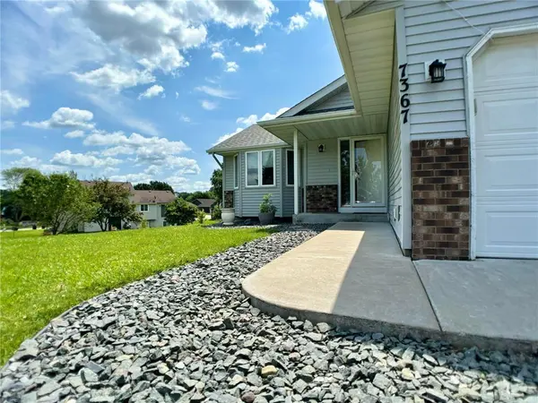 7367 53rd ST N, Oakdale, MN 55128