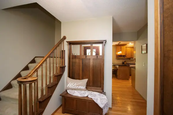 196 Mary CIR, North Mankato, MN 56003