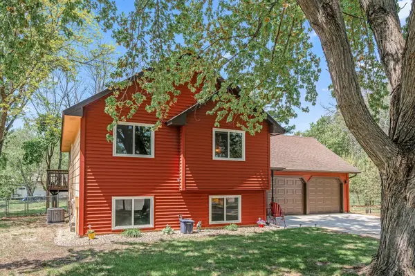 601 116th LN NE, Blaine, MN 55434