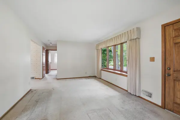 6943 Upper 5th ST N, Oakdale, MN 55128