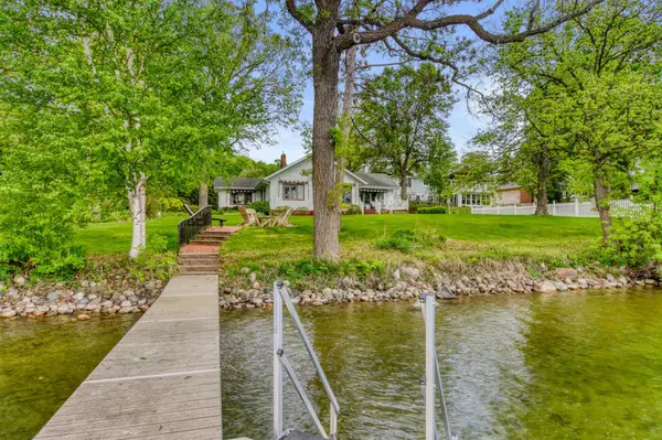 1522 E Shore DR, Detroit Lakes, MN 56501