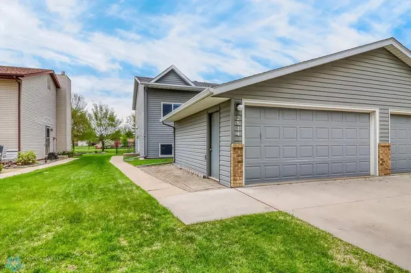 2814 26th Street CIR S, Moorhead, MN 56560