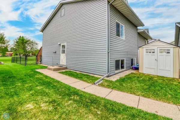 2814 26th Street CIR S, Moorhead, MN 56560