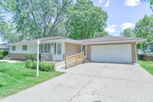 8137 Vincent AVE S, Bloomington, MN 55431